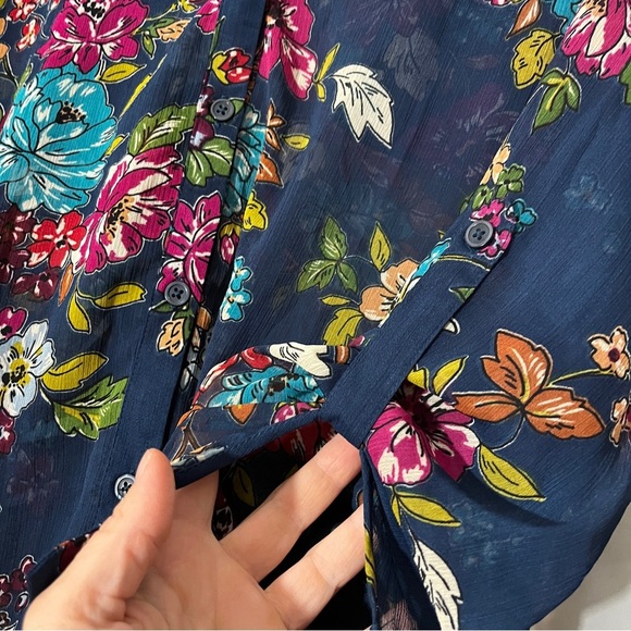 Kut from the Kloth NWT Dark Floral Button Up Blouse Roll Tab Sleeve Sheer L - Picture 5 of 10